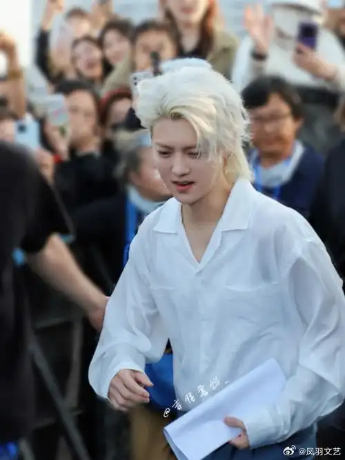 鹿晗白衣银发##鹿晗爱豆感