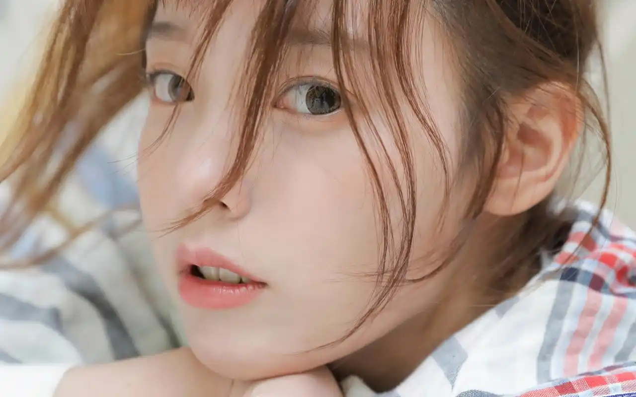 可爱唯美女生图片桌面壁纸