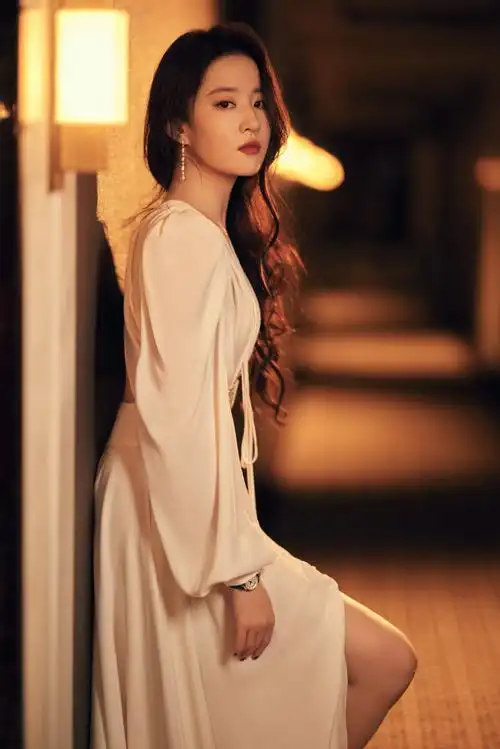 刘亦菲白色长裙生图##刘亦菲近期行程微博电影之夜