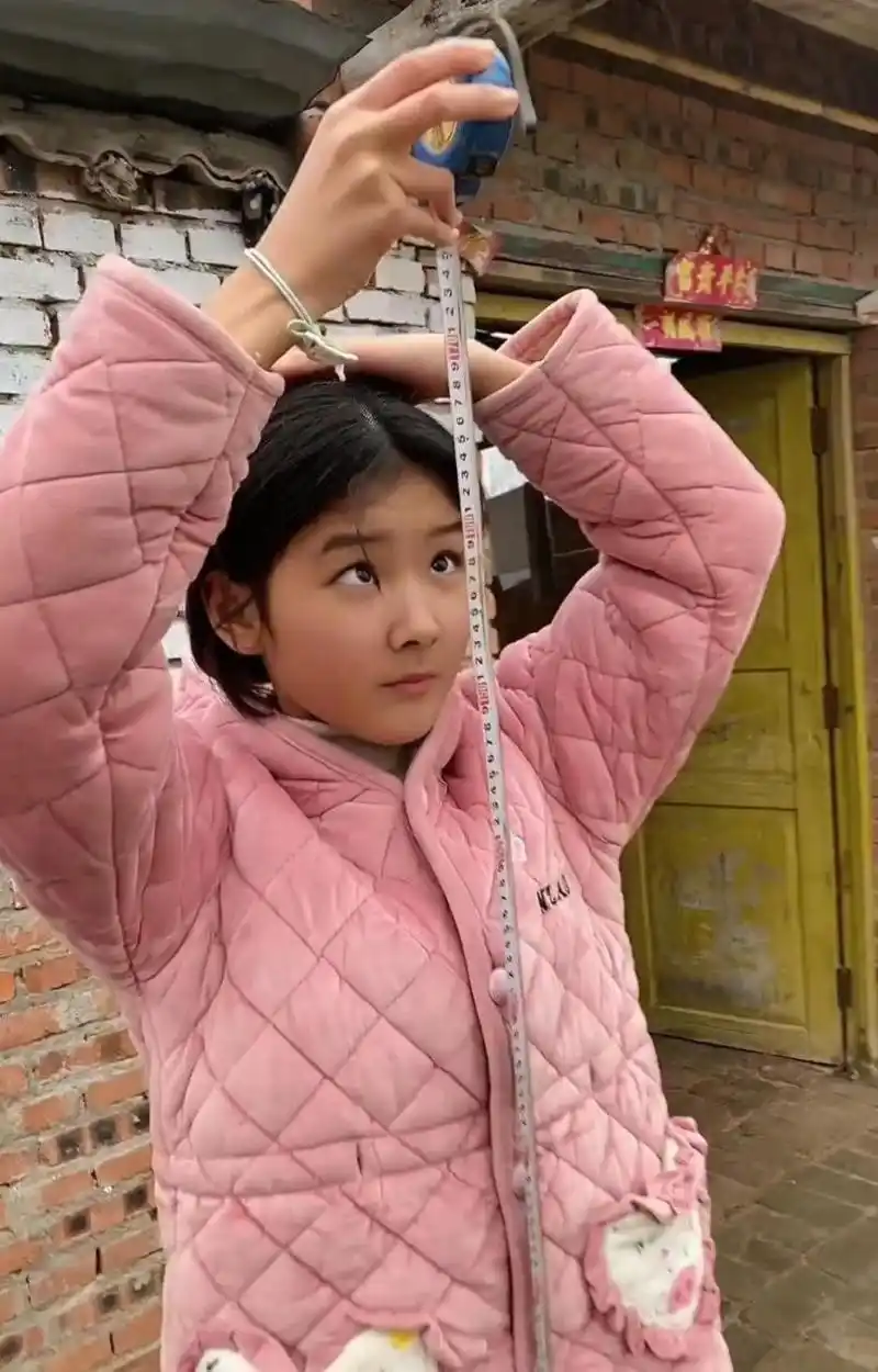 网友:朋友家女儿08年的,身高都一米七了,真高啊!