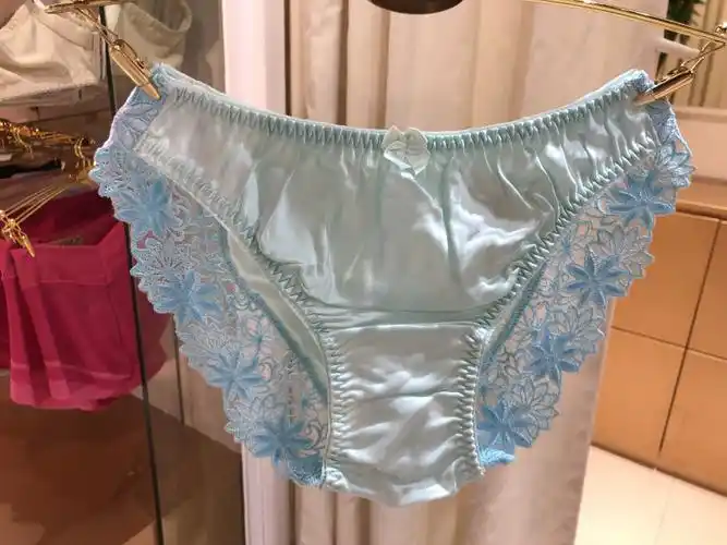 中腰提臀真丝女士三角内裤内裤