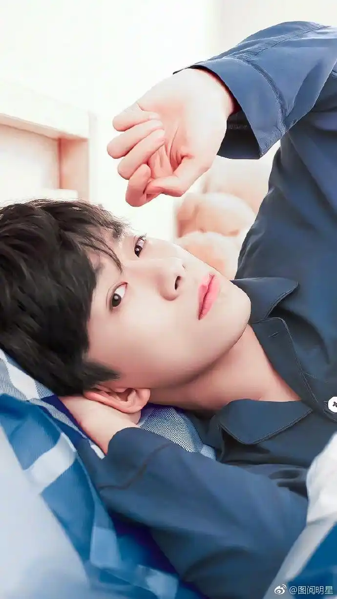 易烊千玺,甜蜜暴击的女朋友视角.