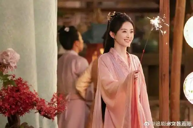 赵丽颖出发进组新剧《在人间》 事业粉狂喜,颖宝真劳模啊!