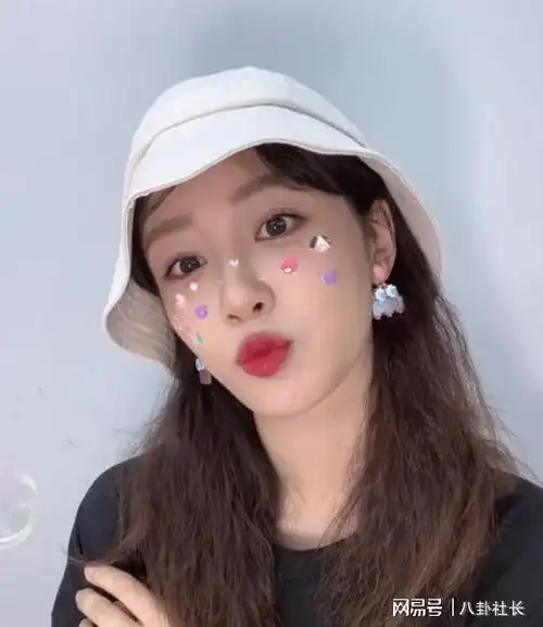 工作室发出杨紫新视频嘟嘴卖萌好可爱耳饰再次意外出圈