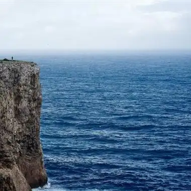 海边风景头像海边陡峭的悬崖图片