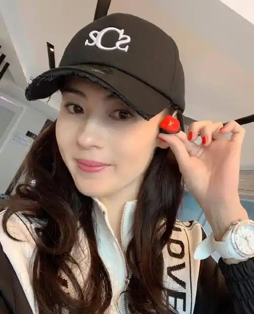 张柏芝疑发福爆「再怀4胎」 亲认了这件事_活动_镜头_身体状况