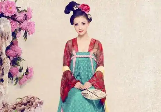 与今天世界范围内的时尚现状差不多,唐朝的时尚主要由宫中妃子,贵妇和