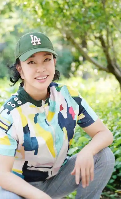 65岁刘晓庆不服老!