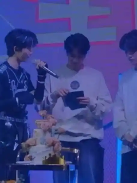 "哥哥好～～～"撒娇精05  #新生代演员刘耀文#两颗银色子弹的微博