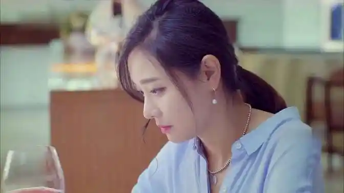 我的体育老师:田野郁闷喝闷酒,赵岭找到了田野,和田野道歉-影视综视频