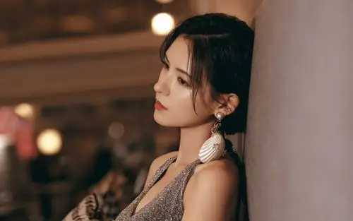 桌面壁纸 美女 女星模特 > 张予曦性感壁纸壁纸分辨率:(1920x1200))