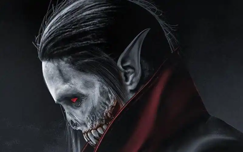 影视科学家在自己体内注射蝙蝠血液变异成为超自然吸血鬼