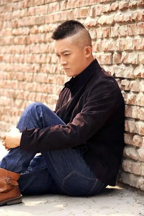 打狗棍图片(杨志刚与女演员拍亲热戏前) - 赤虎壹号