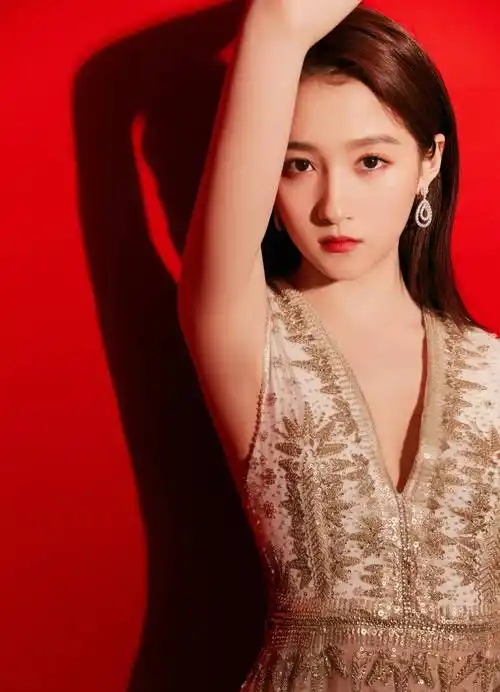 关晓彤是什么神仙女孩?自制改良版螺蛳粉,网友:好会做饭啊!