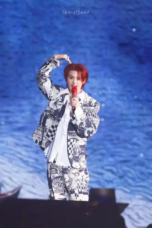 黄明昊贾想世界演唱会