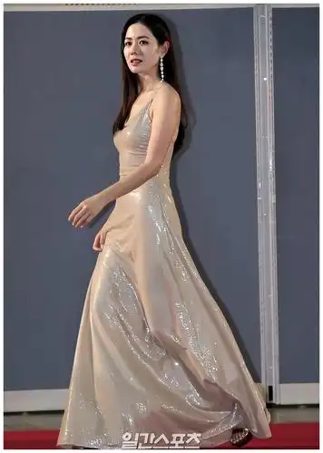 来了!韩国百想艺术大赏红毯照,孙艺珍穿着"塑料"就上来了?