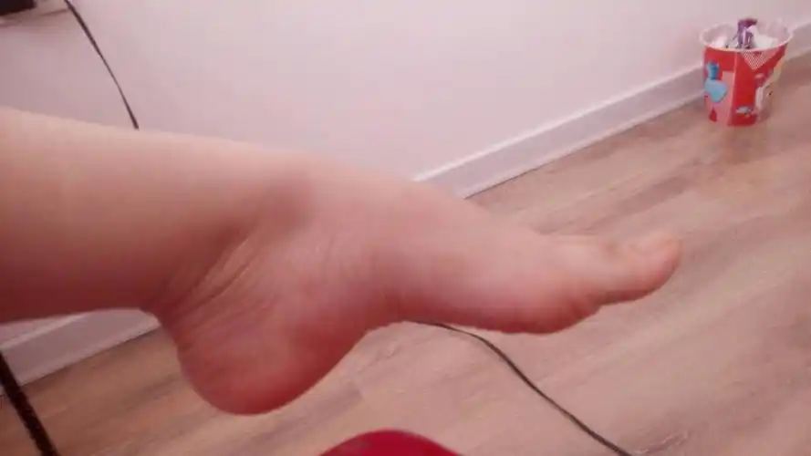 求大神应该怎么绷脚尖呀?