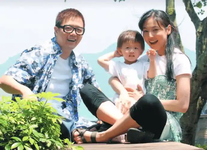 张延嫁tvb男星定居香港近况!