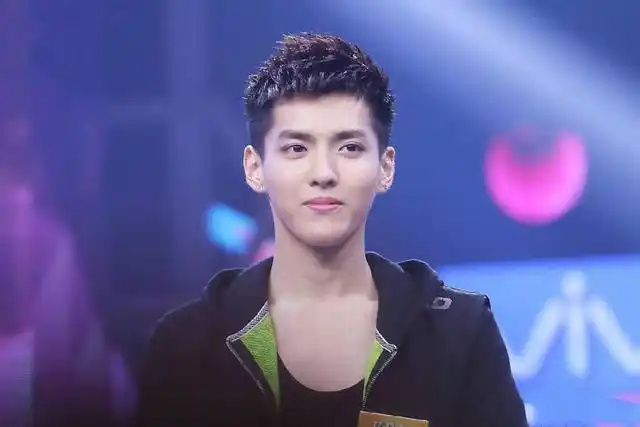 谁还记得出道时的吴亦凡,那个在快乐大本营,留着寸头的清纯少年