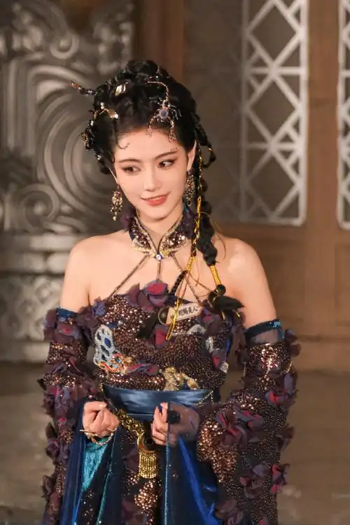 许佳琪超话02@许佳琪kiki    #许佳琪 蛇蝎美人上线#  #许佳琪萌探4