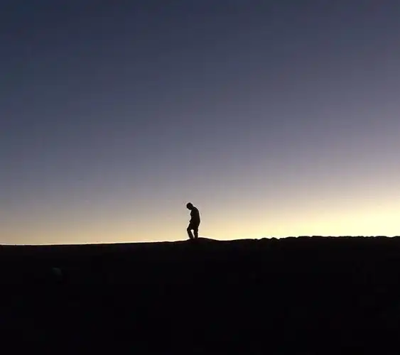 一个人孤独的往下走