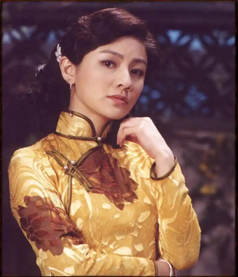 从素云到素华 知名演员胡可在2005年出演《京华烟云》中的牛素云,演技