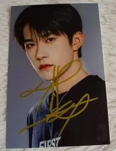 保真!易烊千玺奇迹亲笔签名宣传照片易烊千玺应援周边生日