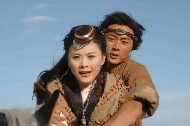 因为其甜美可人的颜值,早年间便和当初声名大噪的沈晓海共同主演了