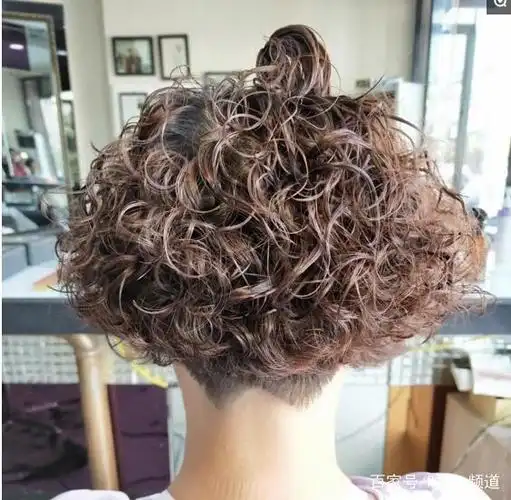 短发烫发小卷蓬蓬头