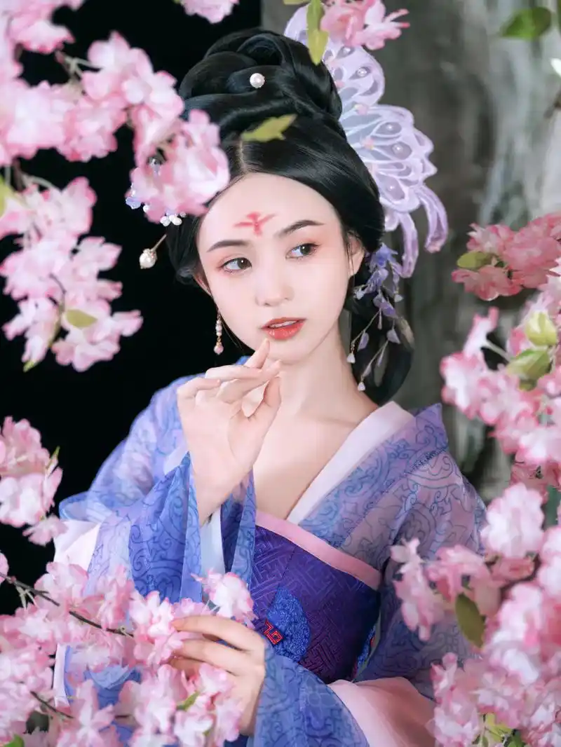 #盘子女人坊抖音 #古风摄影 #古装小美女 #国风古韵 - 抖音