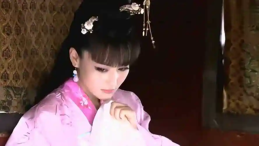 封神英雄榜胡仙儿看见苏妲已的马车经过决定跟上去看看