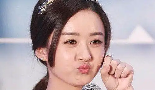五大女星嘟嘴卖萌,迪丽热巴最美,赵丽颖最萌,她像小金鱼
