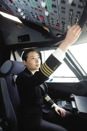 中国第一位女责任机长重回蓝天升华热情图