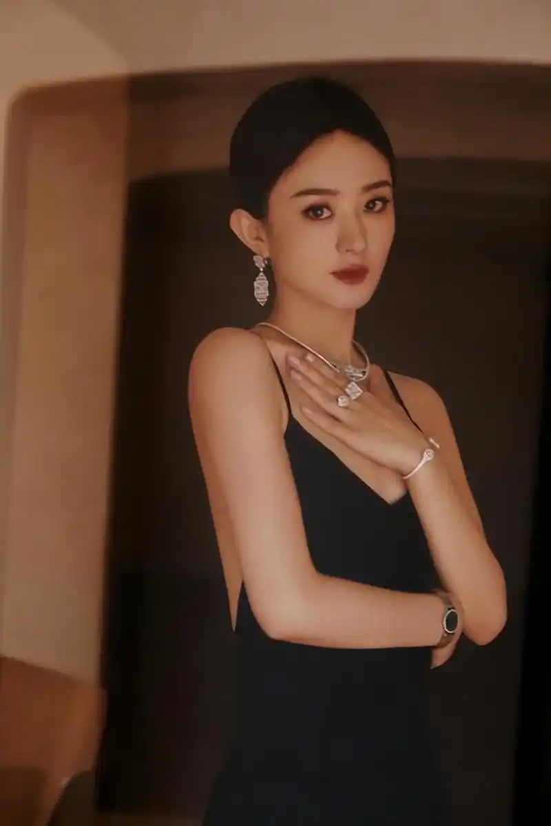 赵丽颖终于性感,"真空"上阵女人味十足,不料暴露身材缺陷