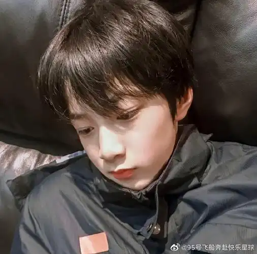 刘耀文 超绝少年气#92#刘耀文 全能忙内#可可爱爱奶团子//抱图疗览