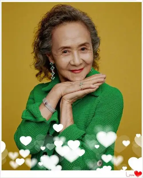 年纪越大越注重打扮,刘诗诗83岁"奶奶"的穿搭,优雅端庄得体!