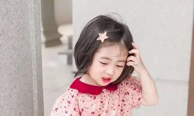 四岁女宝宝超洋气的短发发型,试试这几款,调皮又可爱