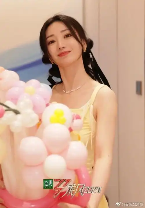 柳岩浴袍变装爆改浪姐主题曲