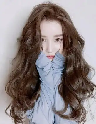 女生大卷螺旋烫发型图片