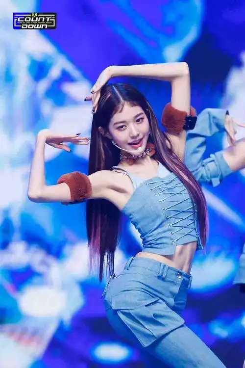 18岁韩国女星ive张元英瘦得看到肋骨健康状况令网友担忧