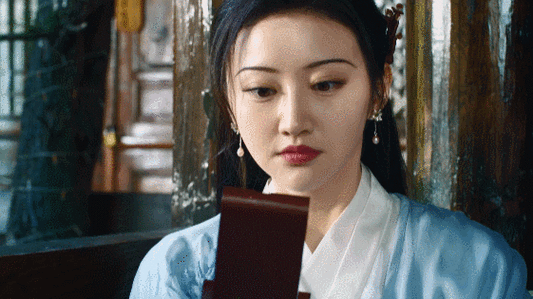 大佬砸几个亿都捧不红的景甜,这次竟靠演"妖精"翻身?