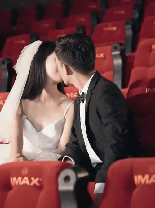 通知一下是朋友是对象是老公婚纱照易烊千玺婚纱照电影院求婚