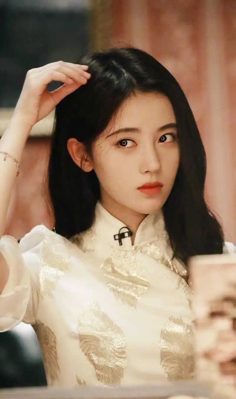 穿上旗袍的鞠婧祎太有风情了吧!国风美少女我爱了!