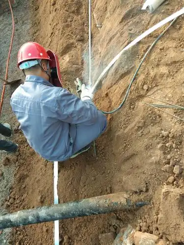 罐区及卸油口防雷接地扁钢敷设焊接