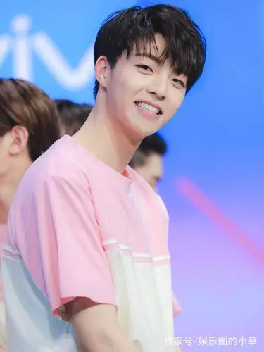 有一种微笑叫陈立农的微笑,看着很普通,你却驾驭不了