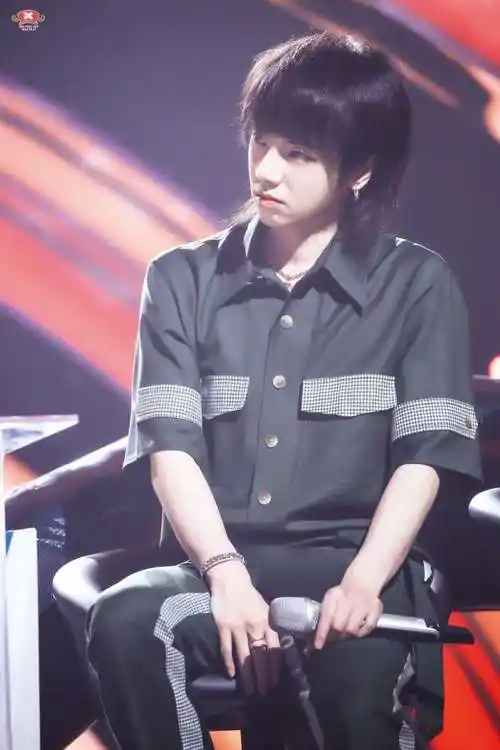 华晨宇华绒绒专楼云想衣裳花想绒盐甜萌酷全团宠绒光焕发全团绝杀心心