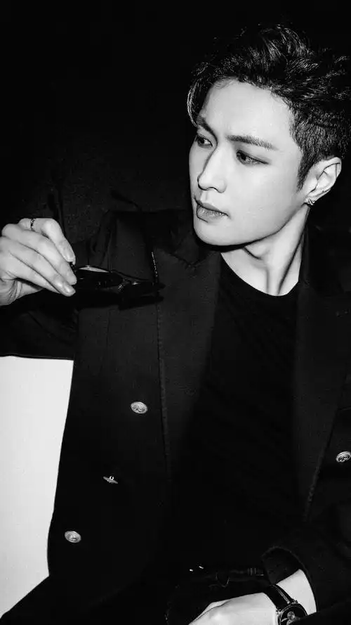 张艺兴黑白写真高清iphone手机壁纸