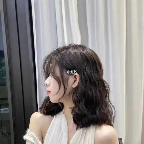 小女生的法式烫发