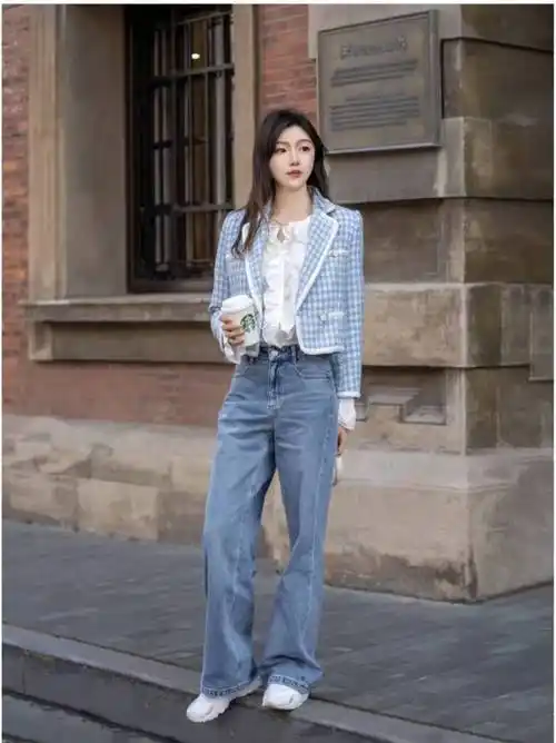 原创宽松牛仔裤配什么上衣和鞋子好看