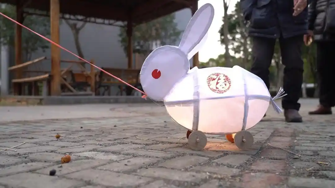 篾竹兔子灯元宵放光彩,非遗手艺人守住"老底子"情怀